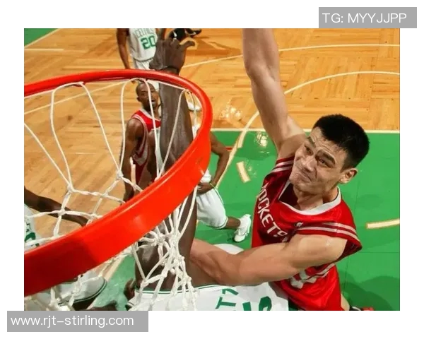 姚明绝杀投篮瞬间再现篮球传奇时刻震撼全场观众的热血回忆